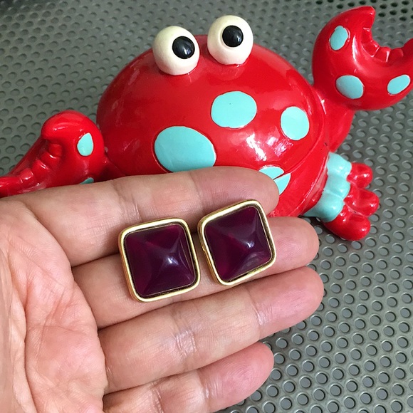 🖤80s TRIFARI™️ resin earrings